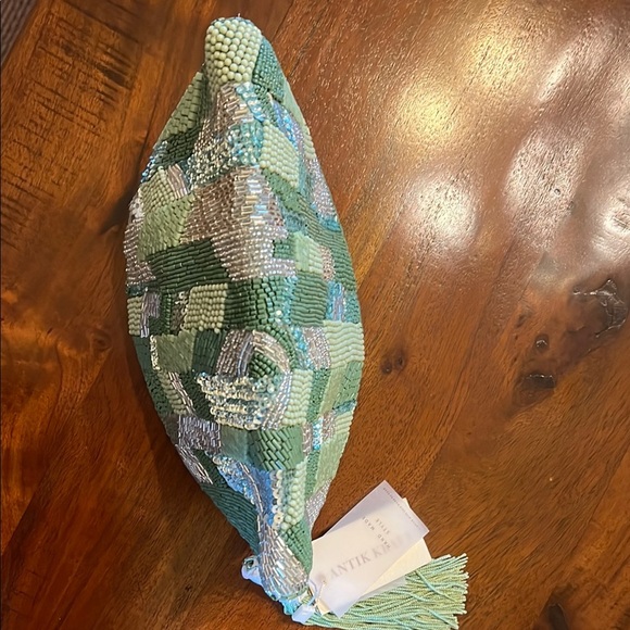 Antik Kraft | Green Beaded Clutch with Tassel - Picture 10 of 10